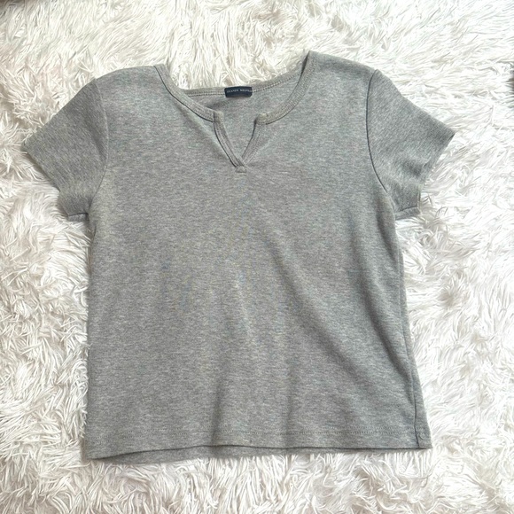 BRANDY MELVILLE GREY ASHLYN V-NECK TOP - Picture 1 of 3